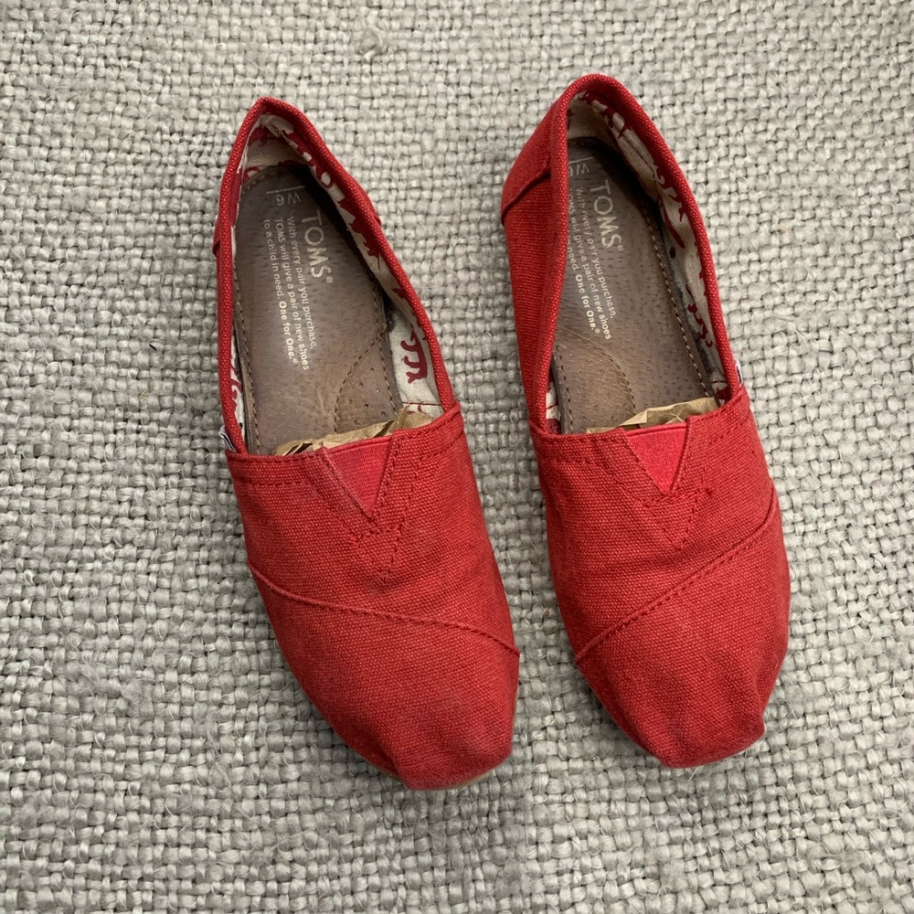 Toms - Picture 3 of 8